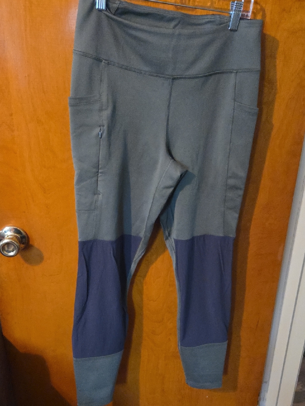 Patagonia Women's Olive Green and Dark Gray Colorblock High-Waist Leggings